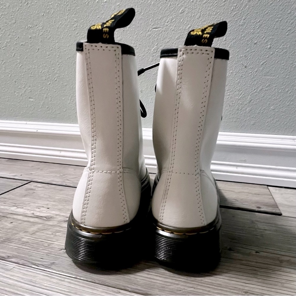 NWOB Dr. Doc Martens Zavala White Leather Combat Boots Classic Winter Lace Up - Picture 6 of 10